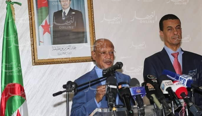 زوخ يتفقد العديد من المشاريع المدرسية بالعاصمة