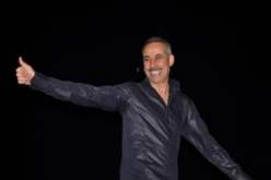 عبد القادر السيكتور'' يُمتع جمهور العاصمة في عرض ''وان مان شاو'' بقاعة الأطلس