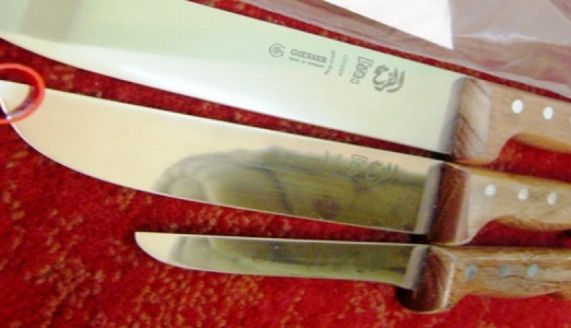 سكاكين‮ ‬العيد‮ ‬تهدّد شبانا بالسجن بتهمة حمل أسلحة محظورة بالحراش