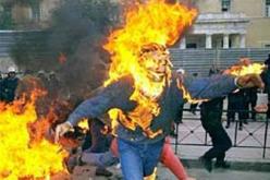 مواطنون يضرمون النار في أجسادهم في أربع ولايات خلال يوم واحد