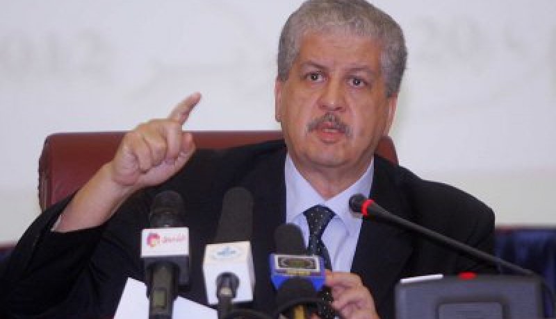 سلال يؤكد أن الجزائر لن تتخلى عن سياستها الاجتماعية