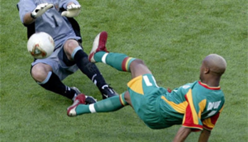 اللاعب السنغالي ديومانسي يغيب عن لقاء الجزائر