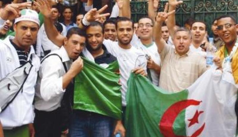 تهشيم كلي لحافلة تقل مناصرين جزائريين أمام ستاد القاهرة