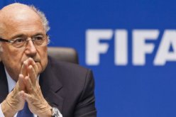 بلاتير يقترح تاريخ 18 ديسمبر لإجراء نهائي المونديال