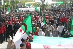 مسيرة من آلاف المتظاهرين في سطيف لمطالبة فرنسا بالاعتذار عن جرائمها
