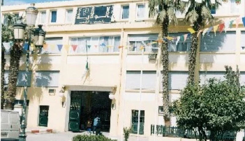 والٍ‮ ‬يدعو الإطارات الفاشلة إلى الإنتحار