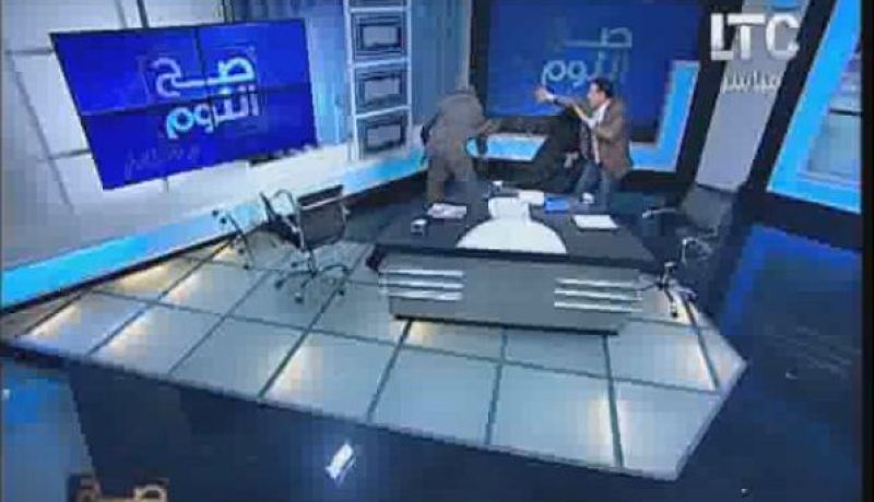 بالفيديو شجار بين محام ومفتي أستراليا بالركلات واللكمات بسبب الدعوة لتحويل الحج من مكة إلى مصر