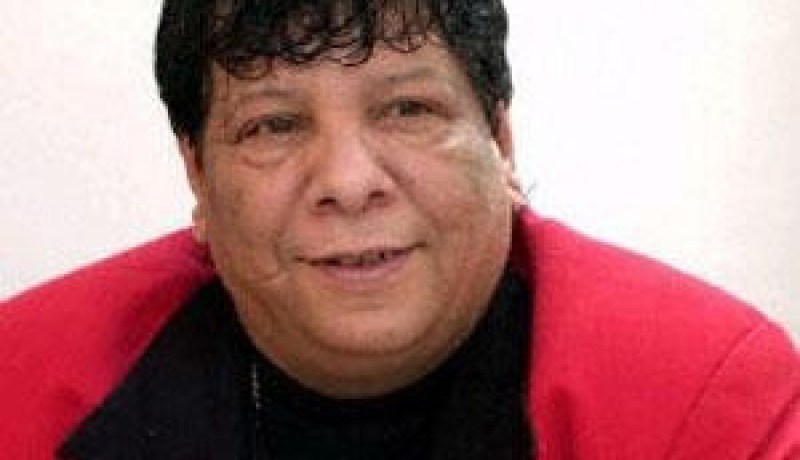 شعبولا يودّع بوش ويدعو مع عمرو خالد ويصف عصام الحضري بالمجنون!