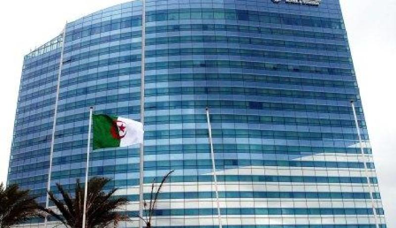 ''القاعدة'' تستهدف ''شيراتون'' وهران لفك الخناق عن منطقة الوسط