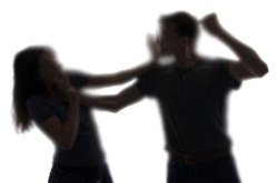 شاب يمارس الجنس على صديقته السابقة ويبرح ابنتها القاصر ضربا في غابة بوشاوي