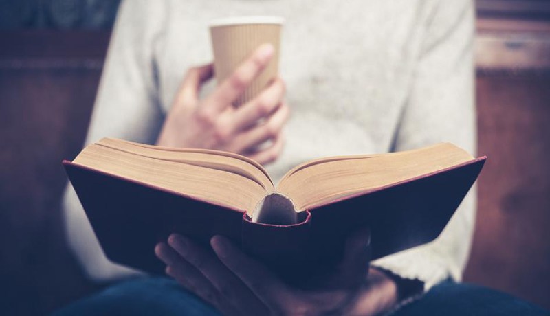 أحسن استثمار أن تقرأ وتطالع باستمرار