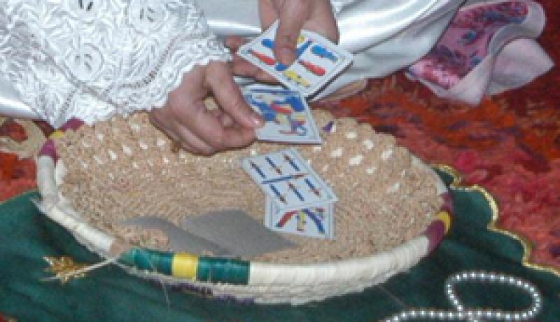 … يلعب بالنار تحرقه!