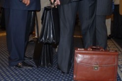 الإطارات السامية.. نهاية عهد الأجور الفاخرة