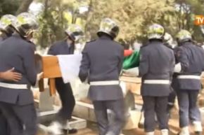 بالفيديو.. جثمان الوزير السابق محمد نذير حميميد يوارى الثرى بمقبرة سيدي فرج