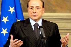 برلوسكوني يبدي حذرا تجاه احتمال نفي القذافي