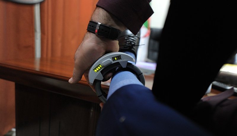 السوار الإلكتروني لتعويض السجن في القضايا البسيطة