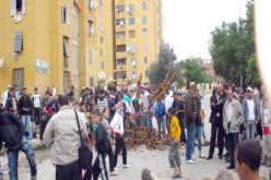 سكان الحي القصديري الماتش وسط سكيكدة يحتجون أمام مقر الولاية للمطالبة بسكنات