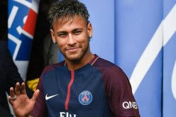 بالفيديو.. نيمار يكشف سر رحيله عن برشلونة لطفل