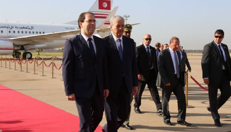 سلال يودع رئيس الحكومة التونسية يوسف الشاهد