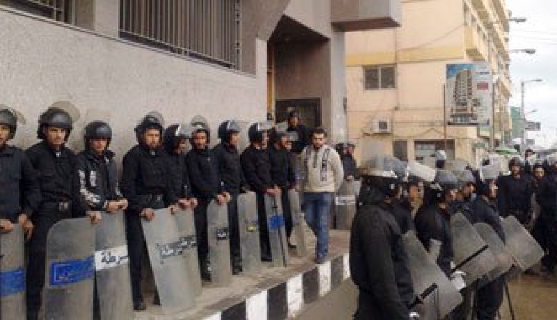 فرح قوات الأمن المركزى عقب إعلان فوز مرسى وتؤكد على وجود احتجاجات