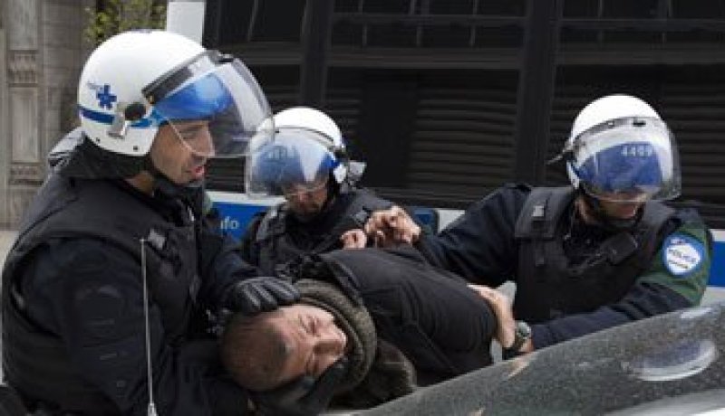 كندا تعتقل رجلا هدد ببقتل العرب فى كيبك وآخر يخفى سكينا أمام البرلمان