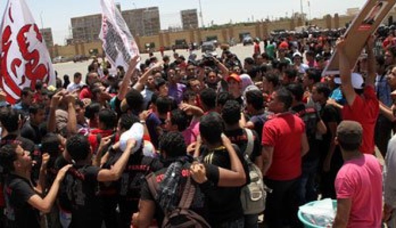 مرسى يطمئن أهالى شهداء “مذبحة بورسعيد”بعدم ذهاب حقهم