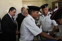 شفيق يرسل محاميه للاعتذار عن الشهادة بـ موقعة الجمل
