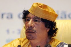 ليبيون يغلقون الطريق الساحلى للمطالبة بالقصاص من قتلة من كشف مخبأ القذافى