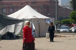 العشرات يعودون للاعتصام بـ”التحرير” للمطالبة بإلغاء الإعلان المكمل