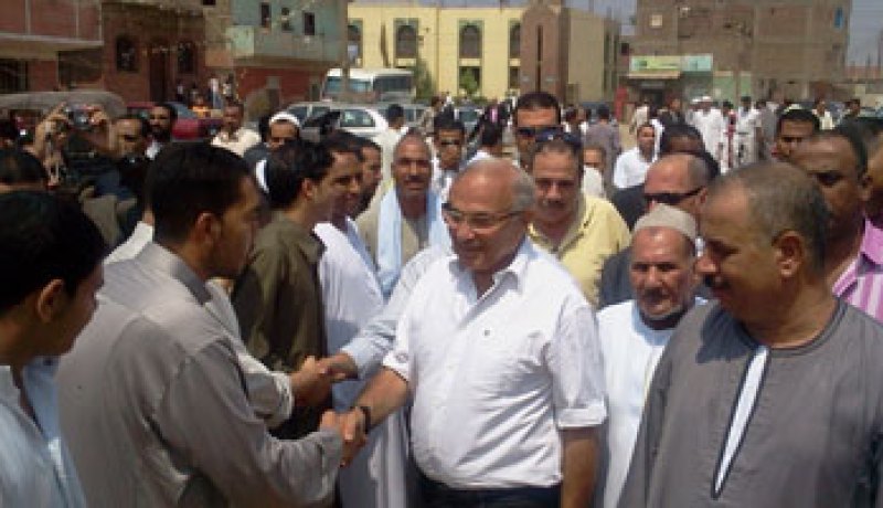 أنصار حملة شفيق يتعدون بالضرب على مؤيدى مرسى بأسيوط