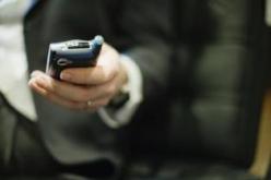 حاول التوسط لصديقه فأدين بسبب  ''آس.آم.آس''