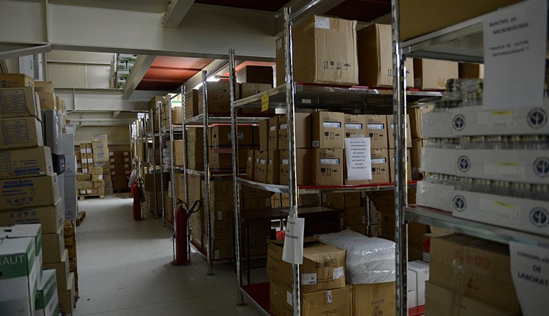 رجل أعمال يحتال على شركة ويسلبها أدوية بقيمة 30 مليار سنتيم