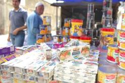 حظر عرض المواد الاستهلاكية السريعة التلف أمام المحلات التجارية وعلى الأرصفة المحاذية لها