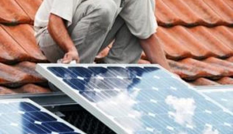مركز تطوير الطاقات المتجددة يعتزم إدراج صناعة صفائح الخلايا الشمسية من الجيل الثالث بالجزائر