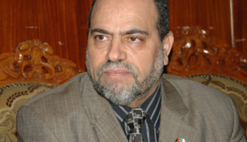 الصقر أبو جرة الذي يجيد عدة لغات