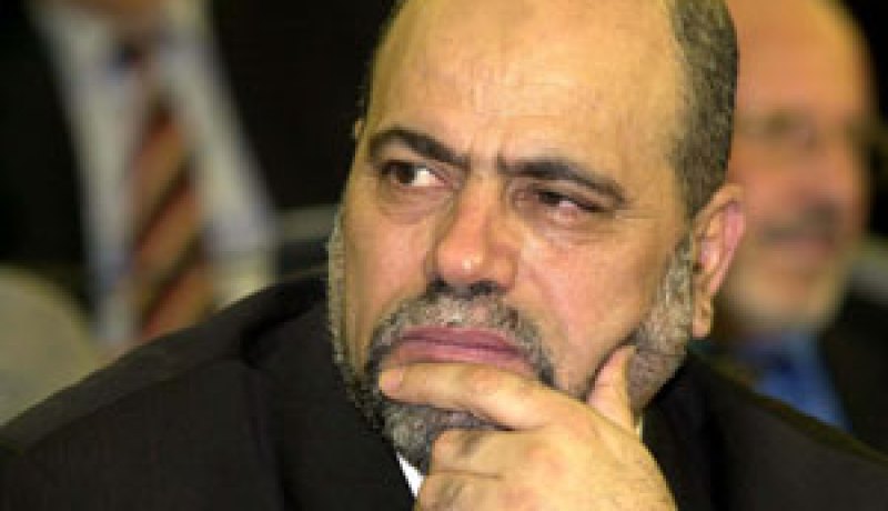 أبو جرة يلوح بالقوة لمواجهة خصومه