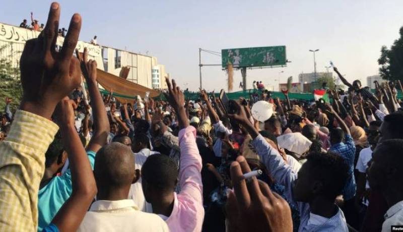 ارتفاع ضحايا اطلاق النار على المعتصمين في الخرطوم إلى 6 قتلى