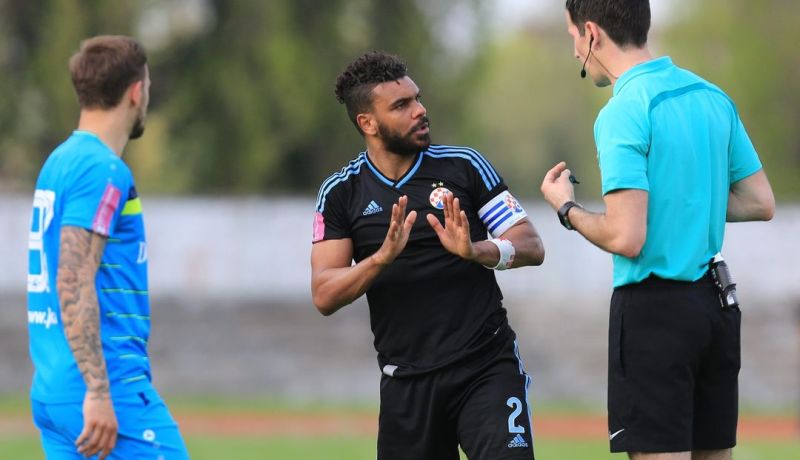 مُحضر “سيباليا” العنصري يتهجم مُجددا على سوداني!!