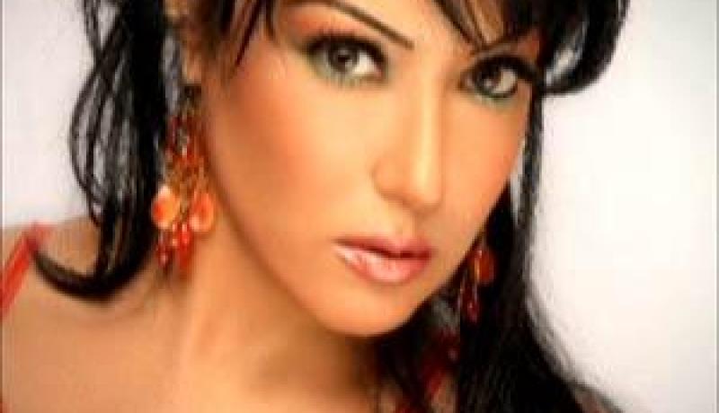 سمية الخشاب تنفي تصويرها فيِلم “سقوط عذراء”