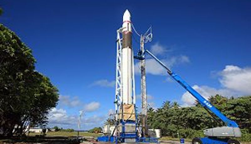 نجاح عملية إطلاق الصاروخ “سبايس إكس فالكون 9” الجديد