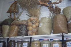 تُجهض صديقتها بمواد سامة للظفر بزوجها