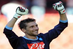 حارس نابولي: لا نخشى سوى البارصا والريال