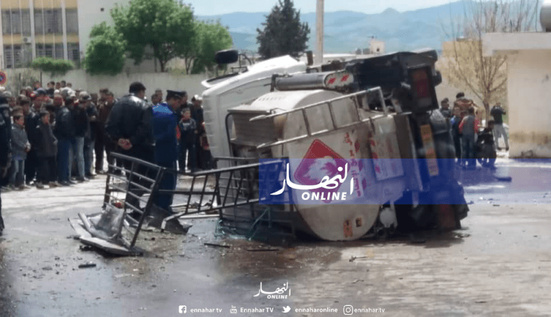 تعطُّل فرامل شاحنة لنقل الوقود يتسبب في حادث بتسمسيلت