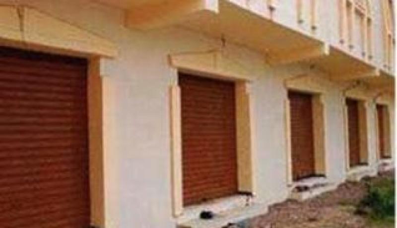 100 محل لكل بلدية انجاز حوالي 100.000 تم توزيع نصفها