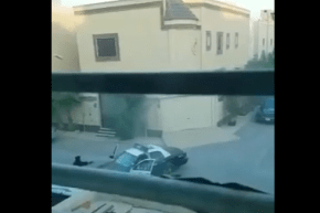 بالفيديو.. هكذا قام شرطي سعودي بالتصدي لإرهابيين والقضاء عليهما بمفرده