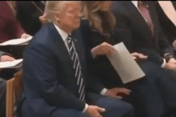 بالفيديو… دونالد ترامب يستمع لآيات قرأنية وهكذا كان رد فعل زوجته