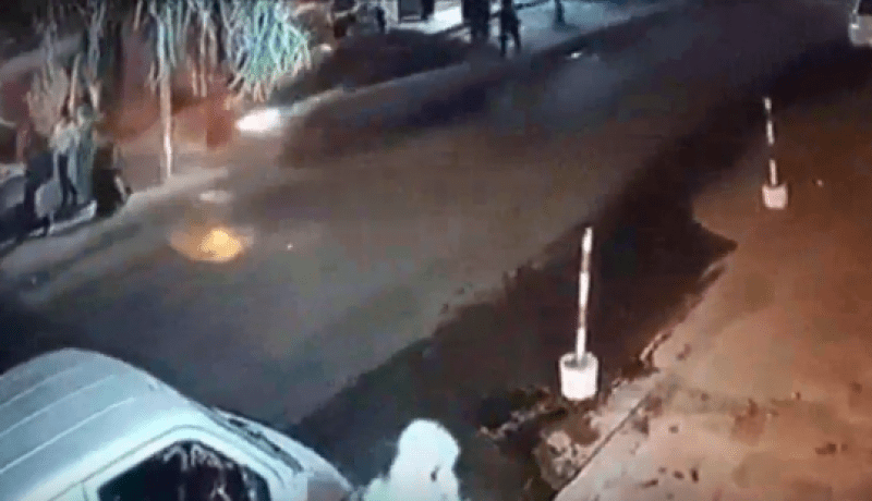 بالفيديو.. طفل يسرق سيارة ويدهس المارة مخلفا قتيلا وعدة جرحى بوهران