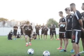 بالفيديو.. رغم سنه.. ما زال مارادونا يبهر كل من يشاهده