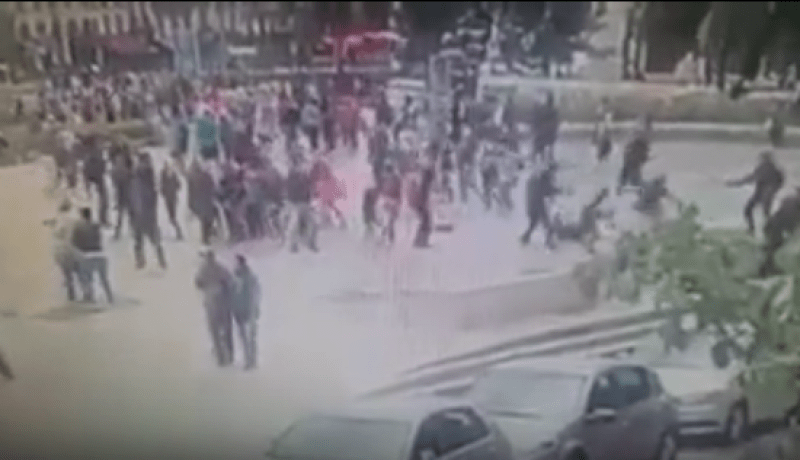 فيديو يرصد لحظة اعتداء الصحافي السابق في جريدة الوطن على شرطي في باريس