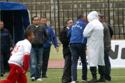 رئيس مولودية وهران محياوي يصفع شرطيا أمام مرأى الجميع بملعب زبانة